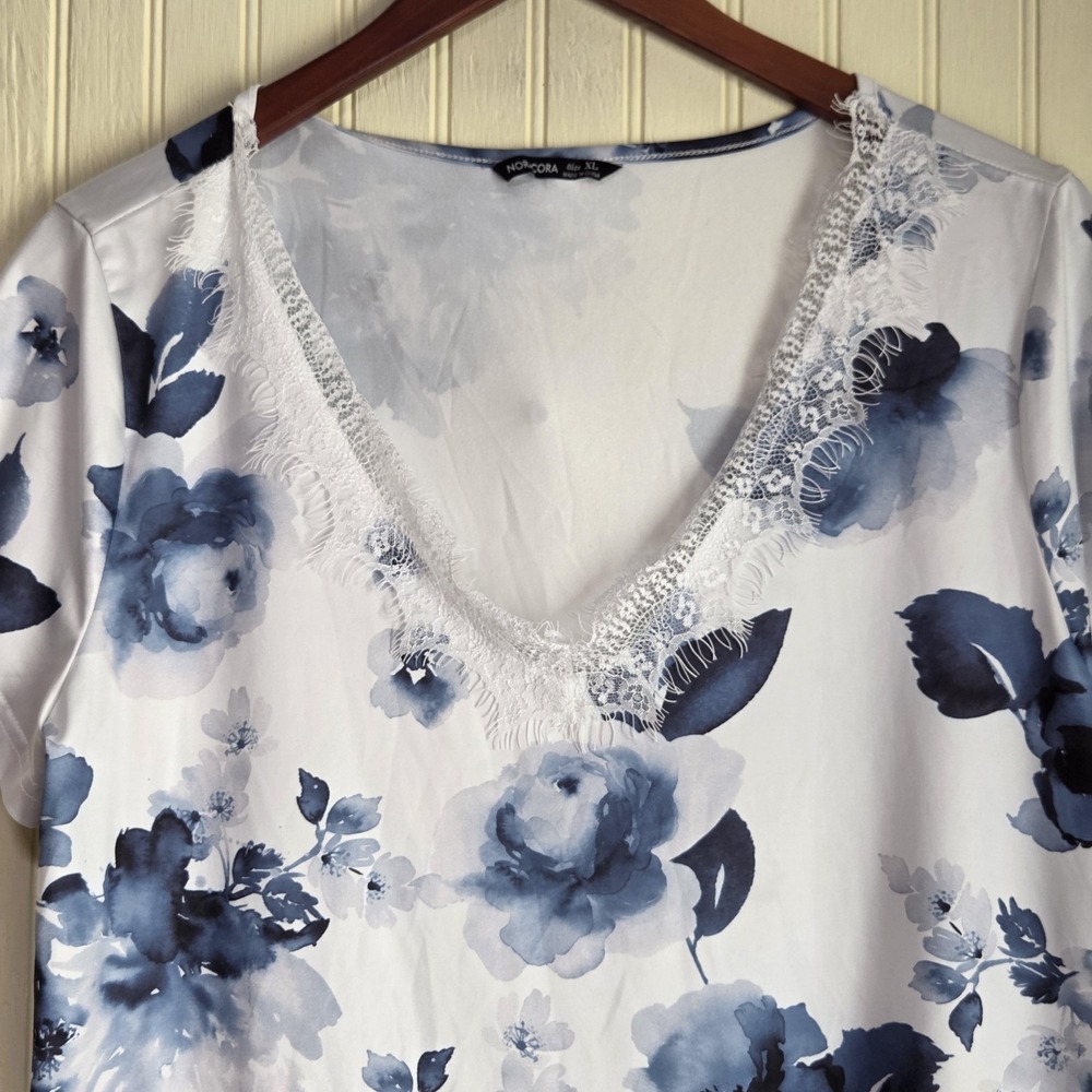 NORACORA Blouse Womens XL White Blue Floral Lace V Neck Short Sleeve Tunic Top